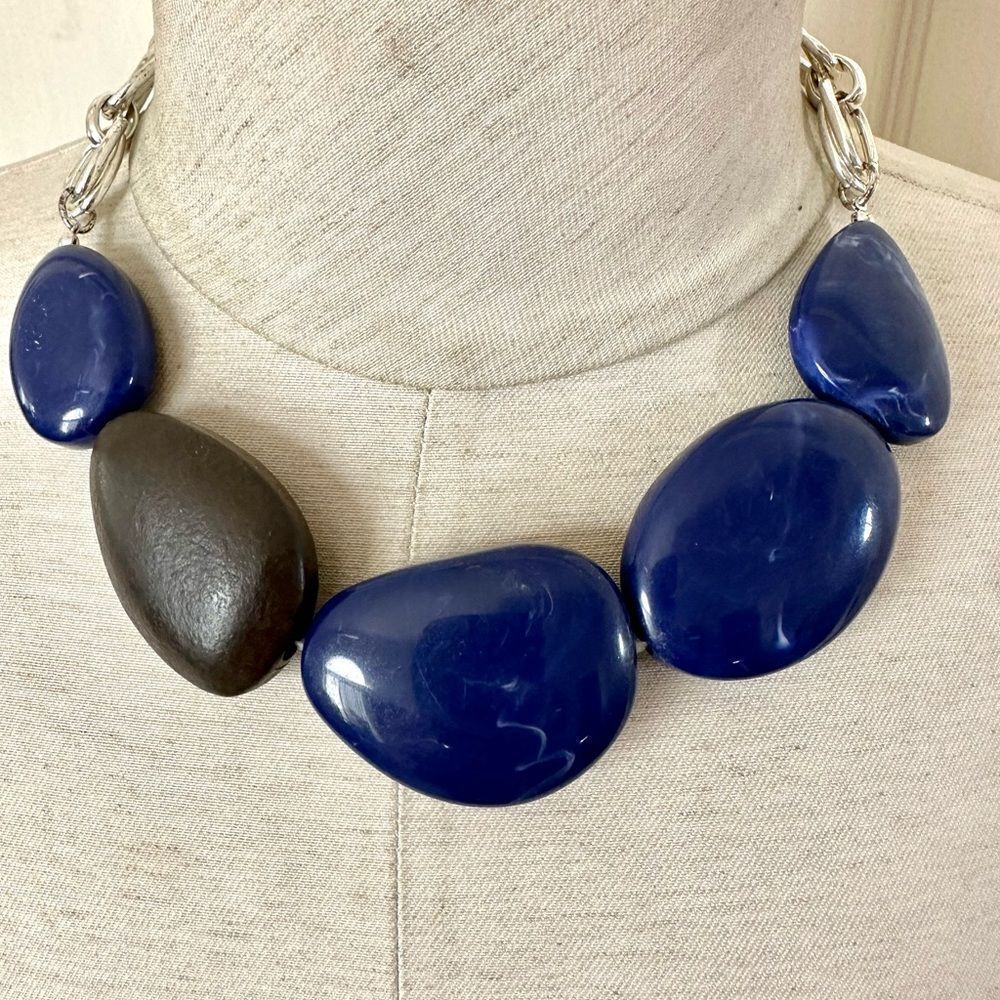 Dana Buchman chunky blue statement necklace